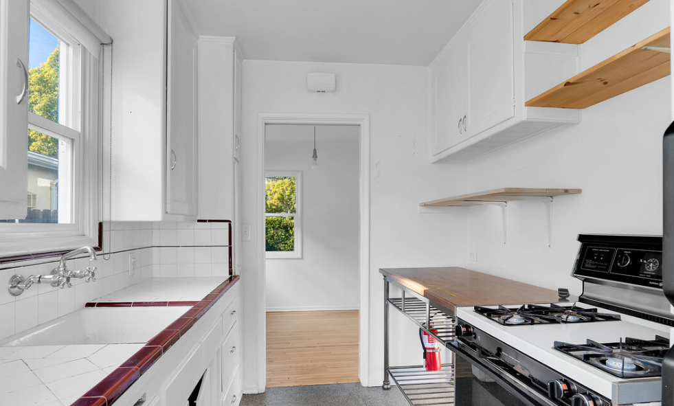 2440 Arizona Ave - Photo 4 of 5