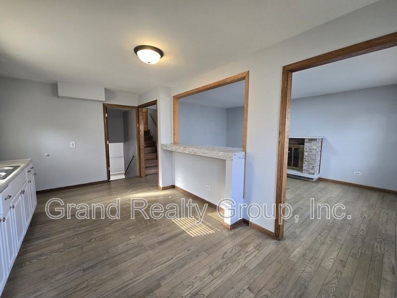 307 N Rosedale Ct - Photo 2 of 20