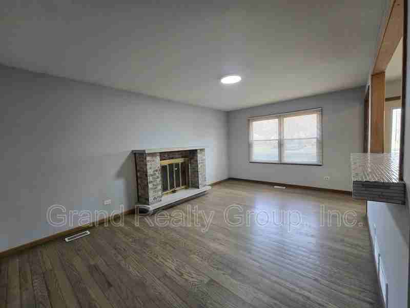 307 N Rosedale Ct - Photo 4 of 20