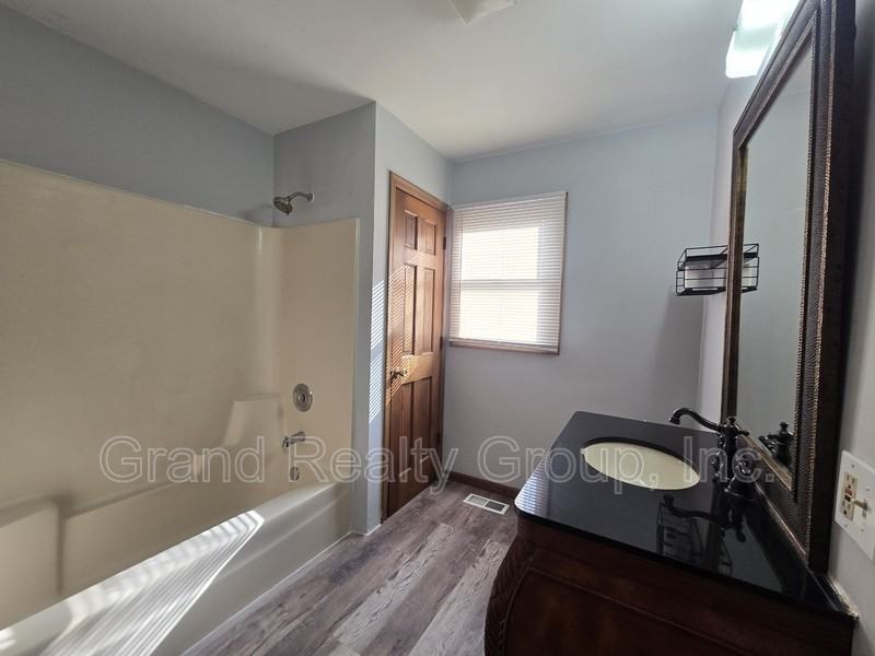 307 N Rosedale Ct - Photo 5 of 20