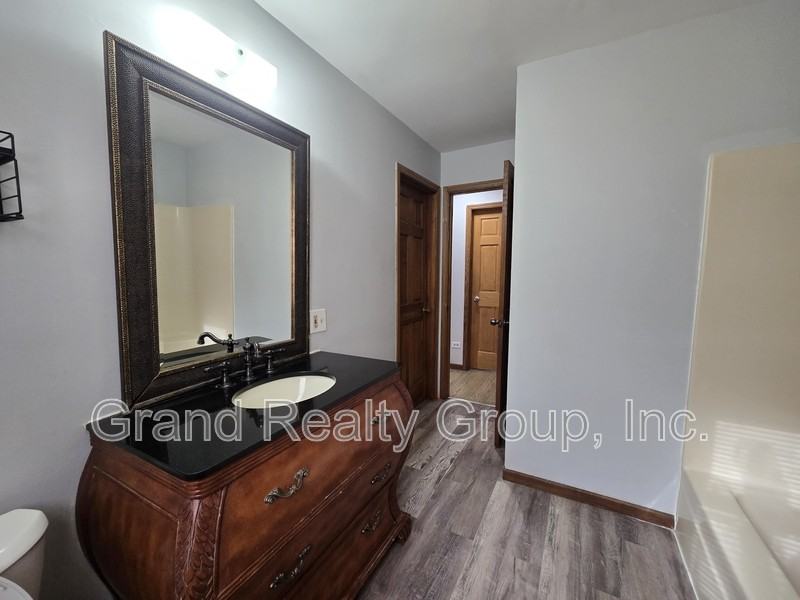 307 N Rosedale Ct - Photo 6 of 20