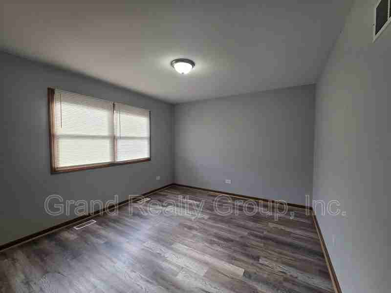 307 N Rosedale Ct - Photo 7 of 20