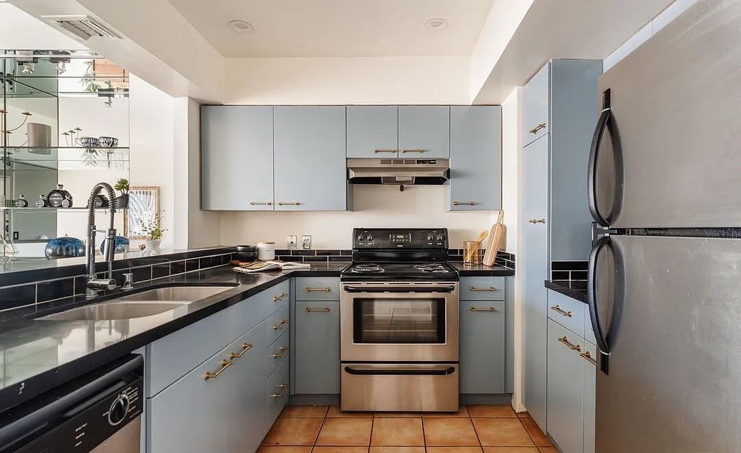 7135 Hollywood Blvd - Photo 2 of 9