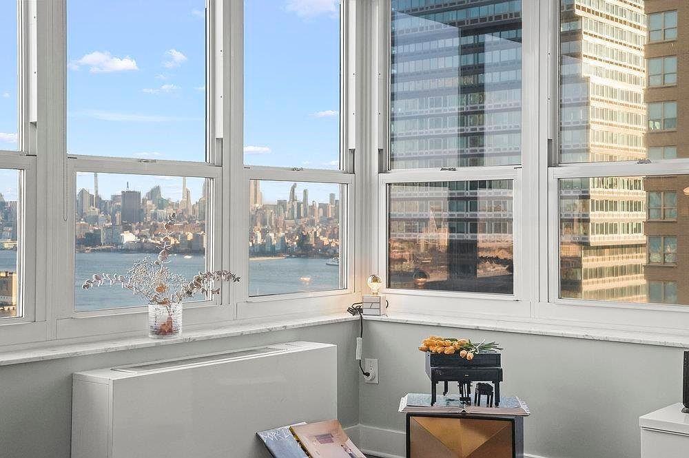 88 Morgan St #3702 - Photo 2 of 42