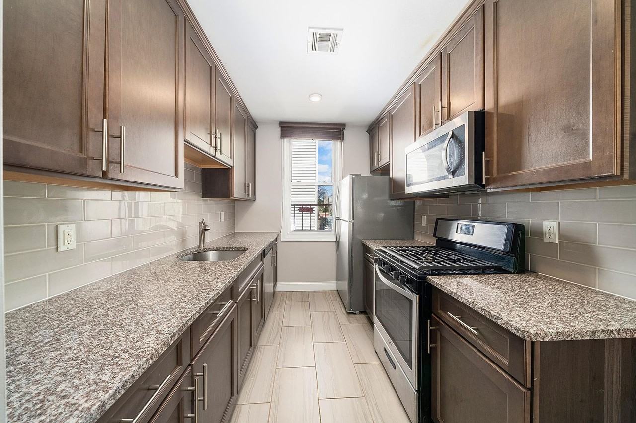 1025 Congress St #2 - Photo 2 of 14