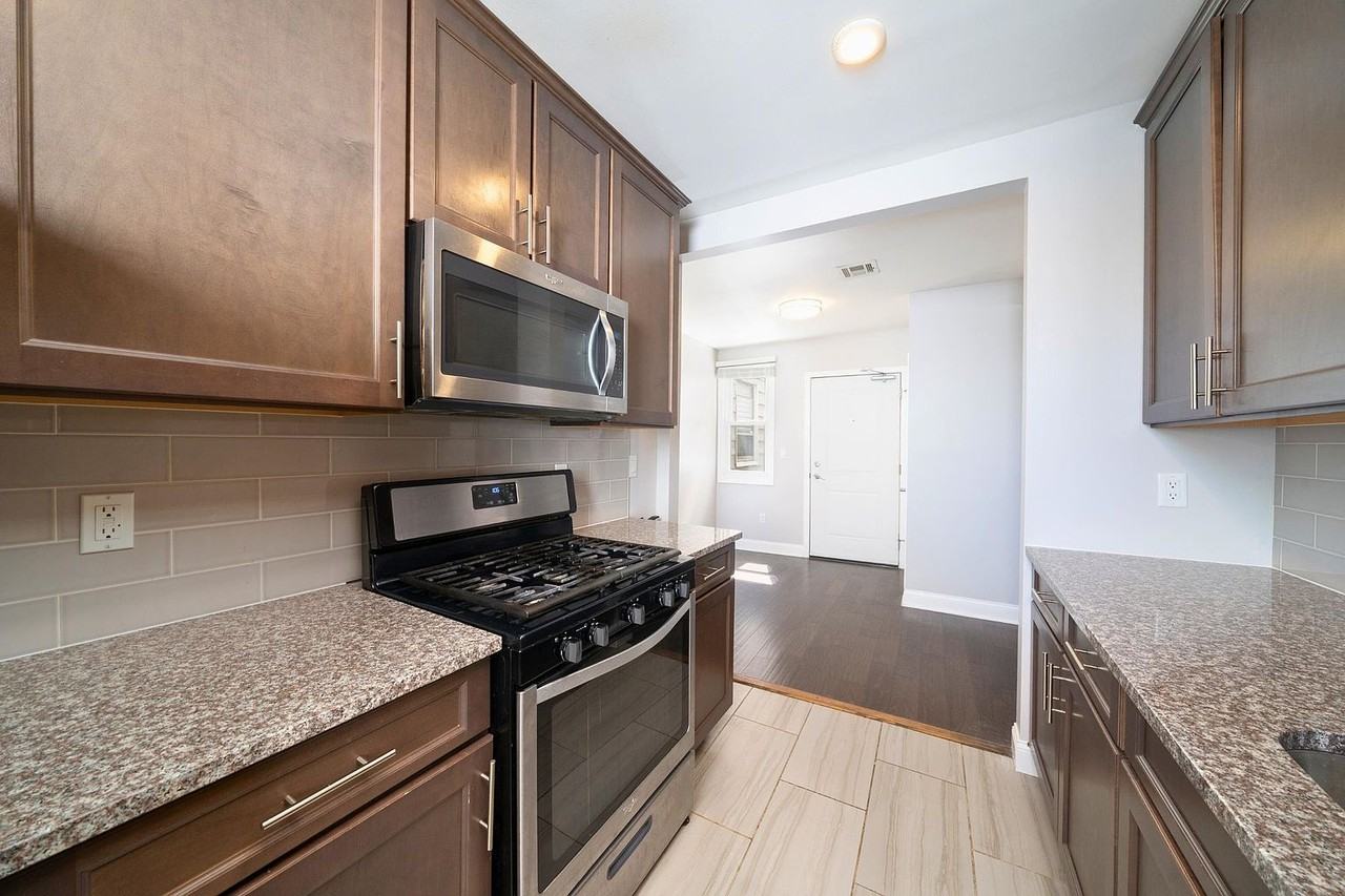 1025 Congress St #2 - Photo 3 of 14