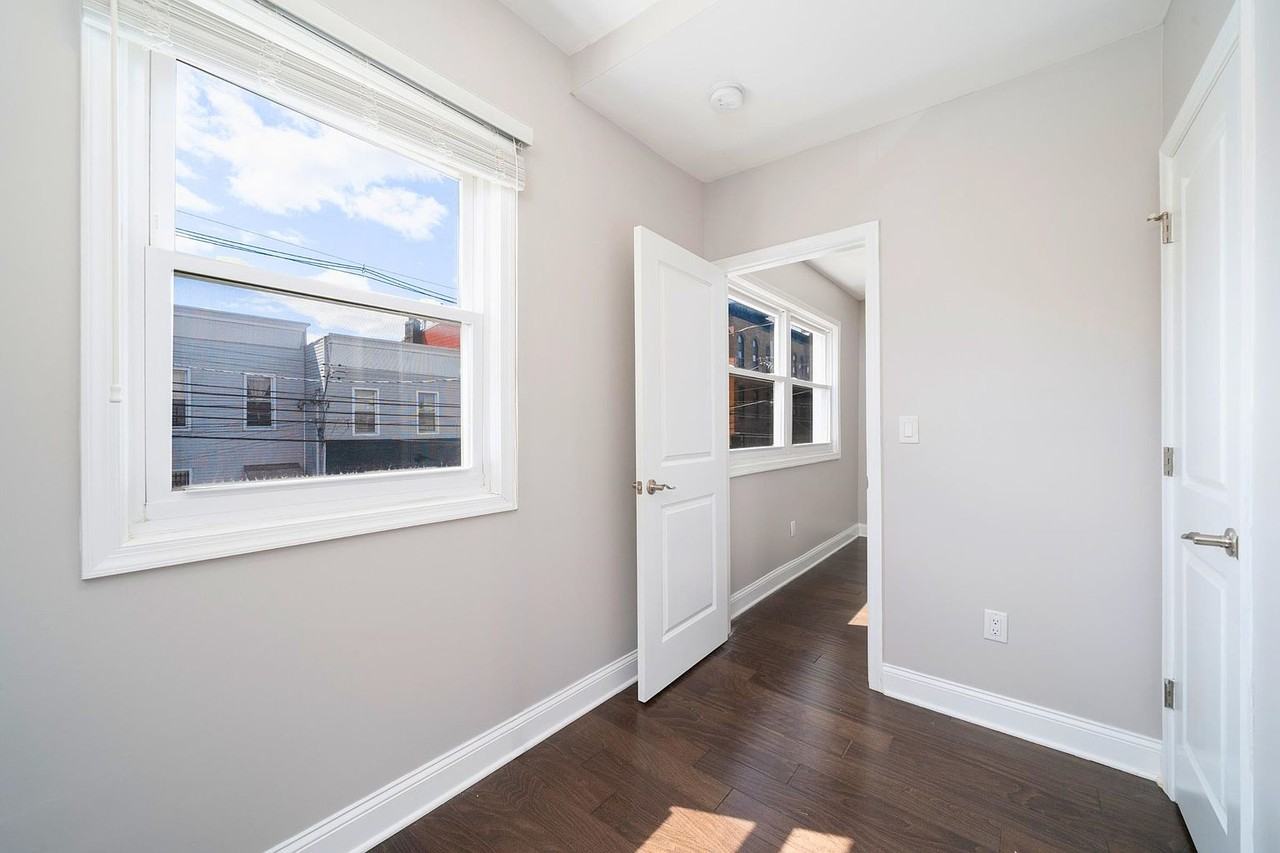 1025 Congress St #2 - Photo 7 of 14