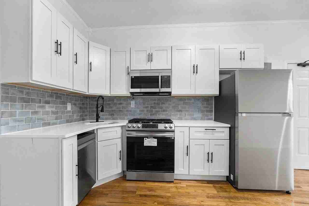 119 Clendenny Ave #2R - Photo 2 of 8