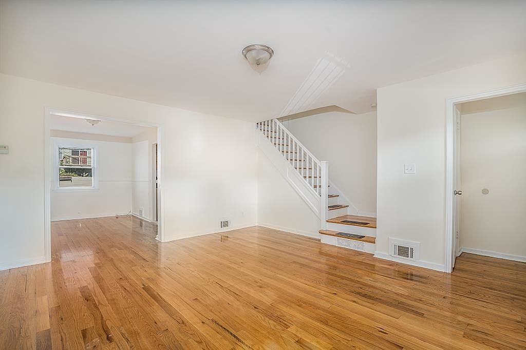 328 Stevens Ave - Photo 2 of 18