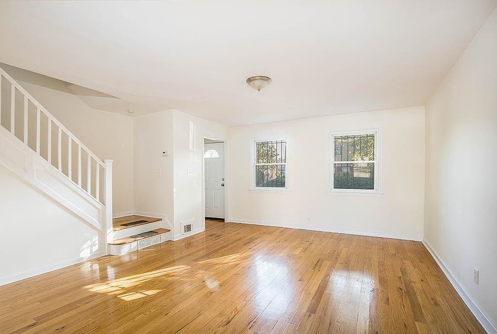 328 Stevens Ave - Photo 3 of 18