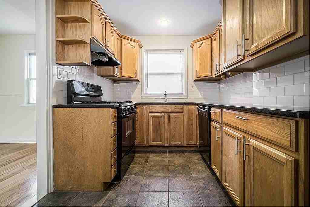 328 Stevens Ave - Photo 6 of 18