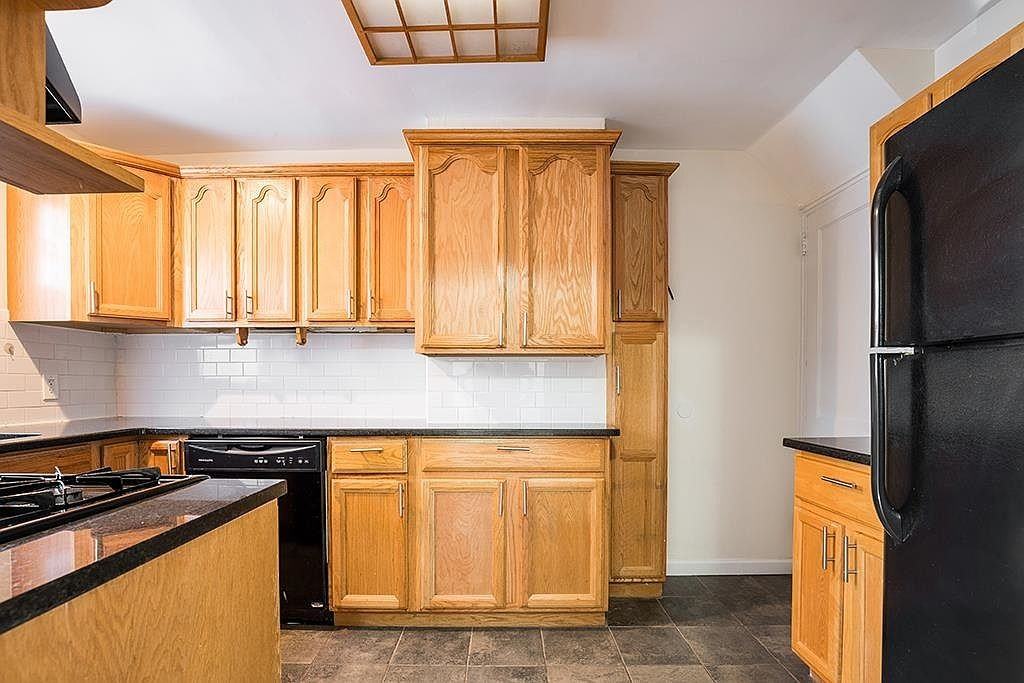 328 Stevens Ave - Photo 7 of 18