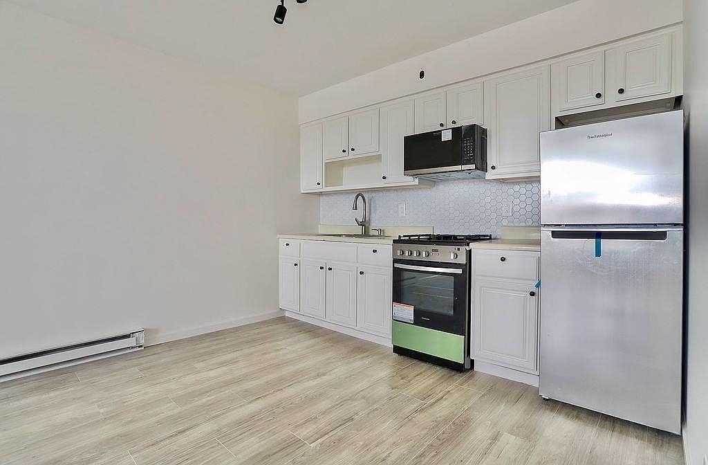 502 Central Ave #D1 - Photo 3 of 24