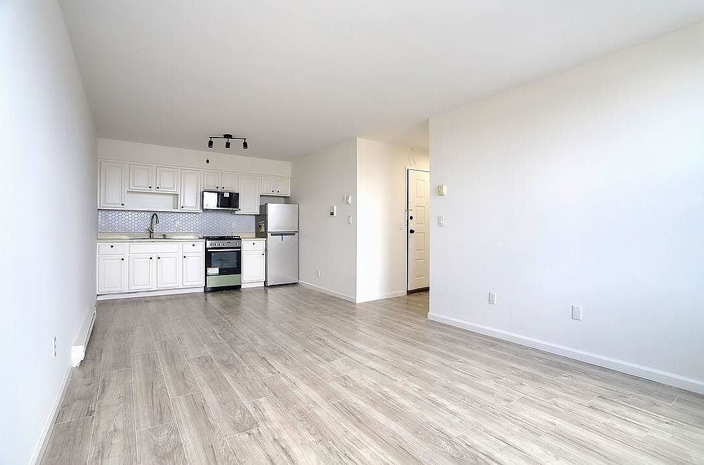 502 Central Ave #D1 - Photo 6 of 24