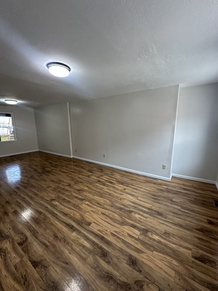 1308 Boyle St - Photo 4 of 27