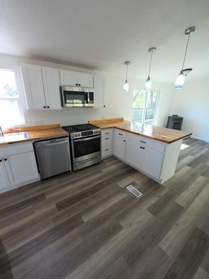 6099 Roland Dr. - Photo 5 of 29