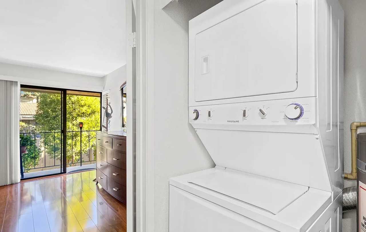 17607 Pomerado Rd - Photo 4 of 11