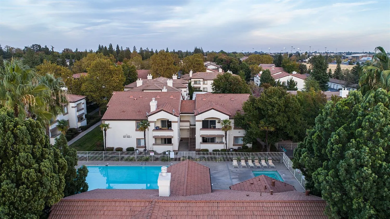 8020 Walerga Rd - Photo 5 of 12