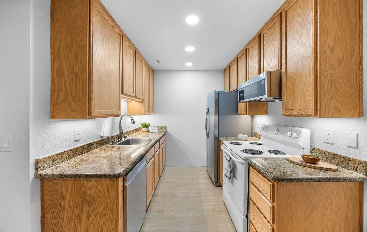 636 Arcadia Dr - Photo 4 of 11