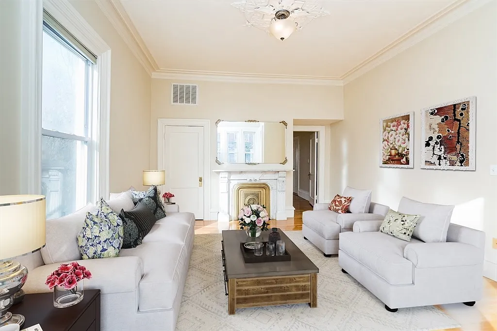 42 Van Winkle St - Photo 2 of 9