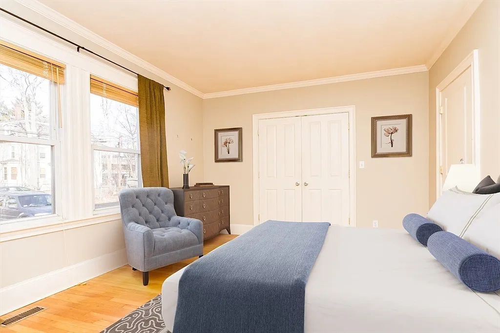 42 Van Winkle St - Photo 4 of 9