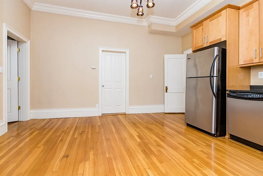 42 Van Winkle St - Photo 5 of 9