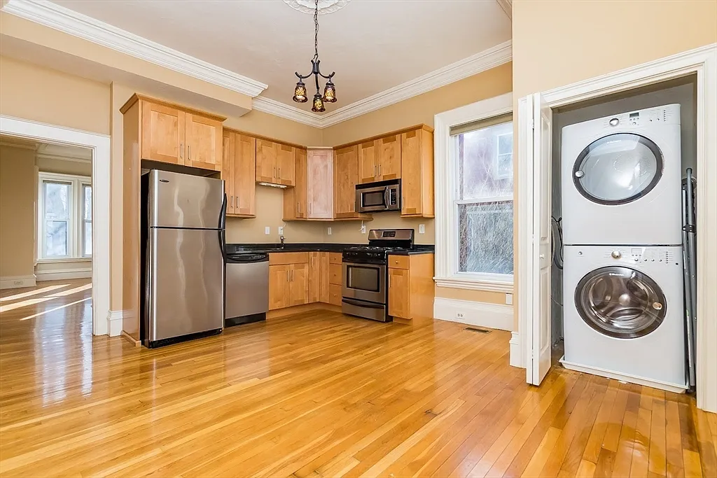 42 Van Winkle St - Photo 7 of 9