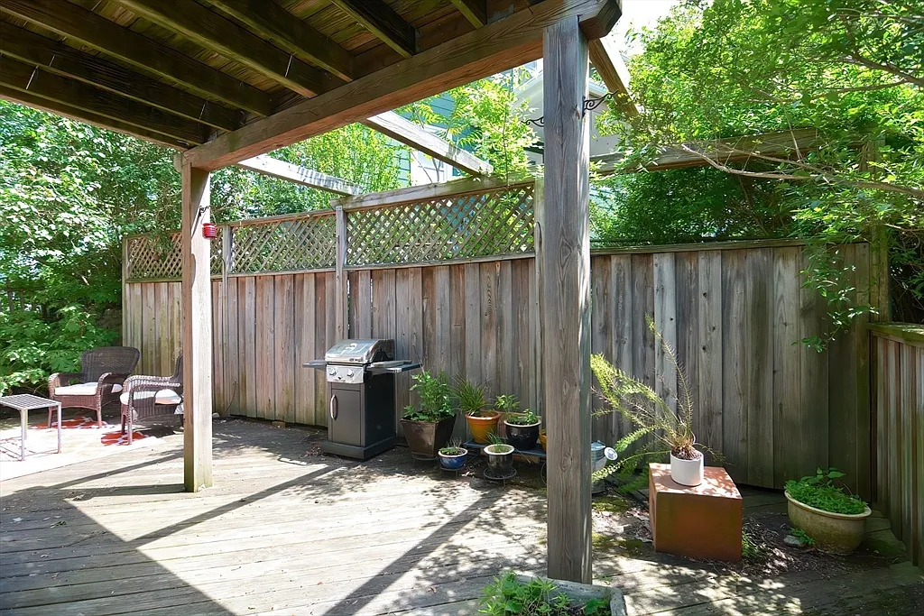 184 Wachusett St - Photo 2 of 11