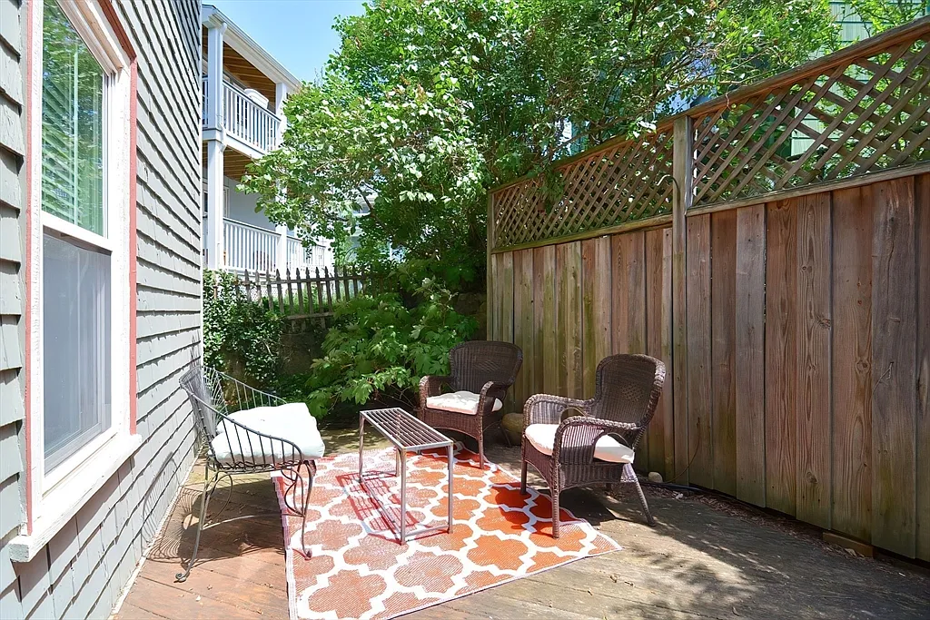 184 Wachusett St - Photo 6 of 11