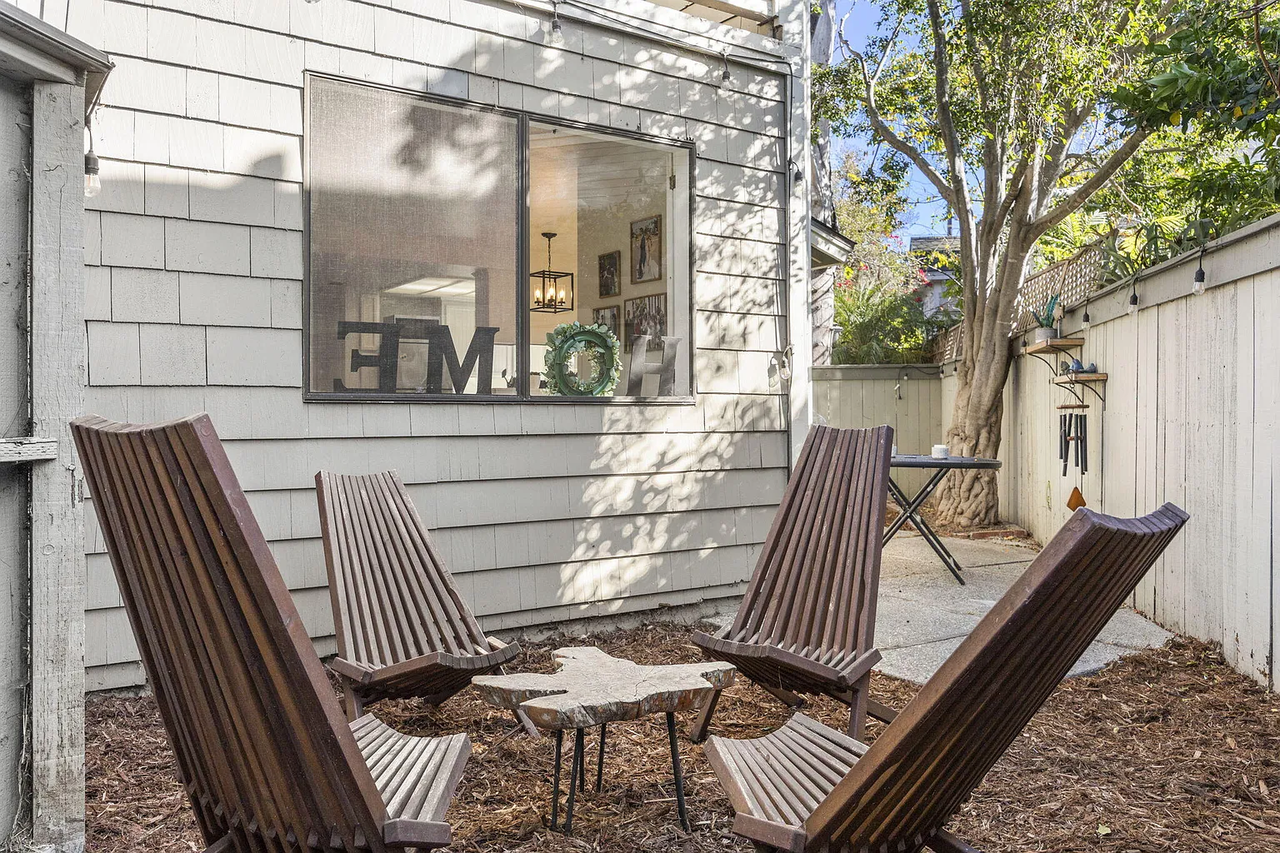 522 W Victoria St - Photo 3 of 13