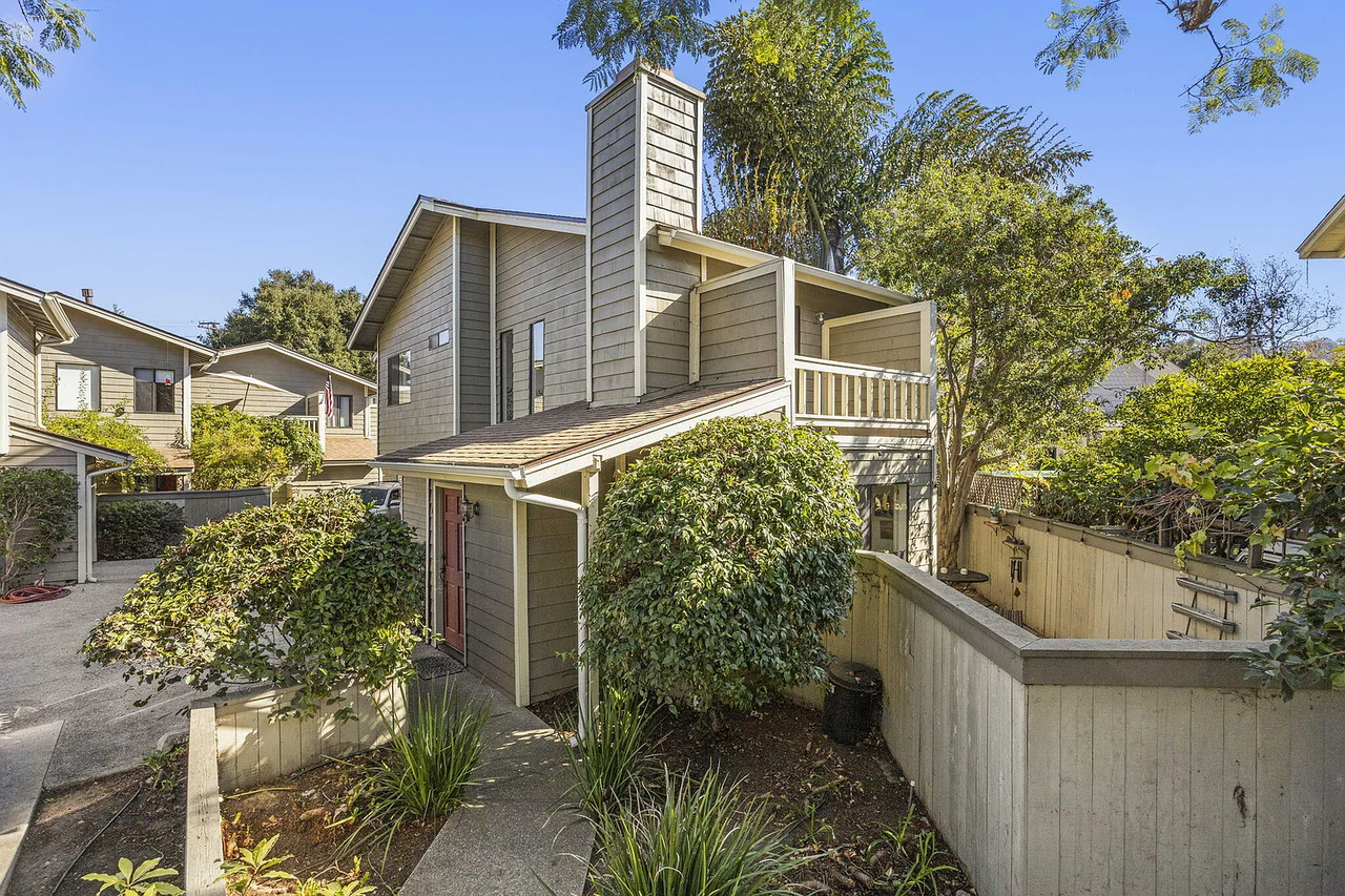 522 W Victoria St - Photo 5 of 13