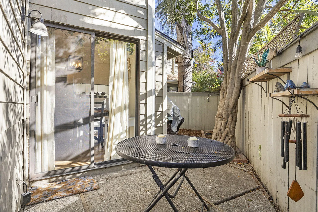 522 W Victoria St - Photo 6 of 13