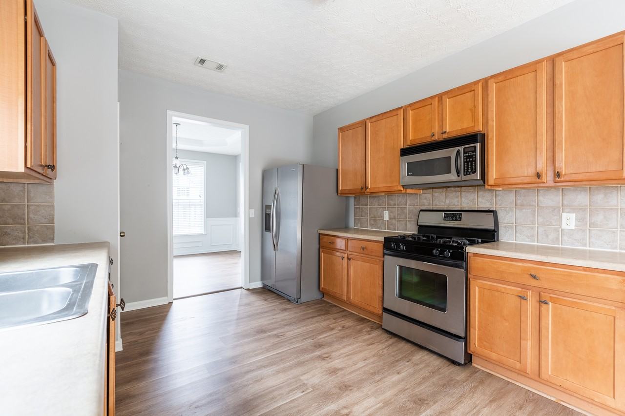 3290 Cooper Woods Dr - Photo 3 of 23