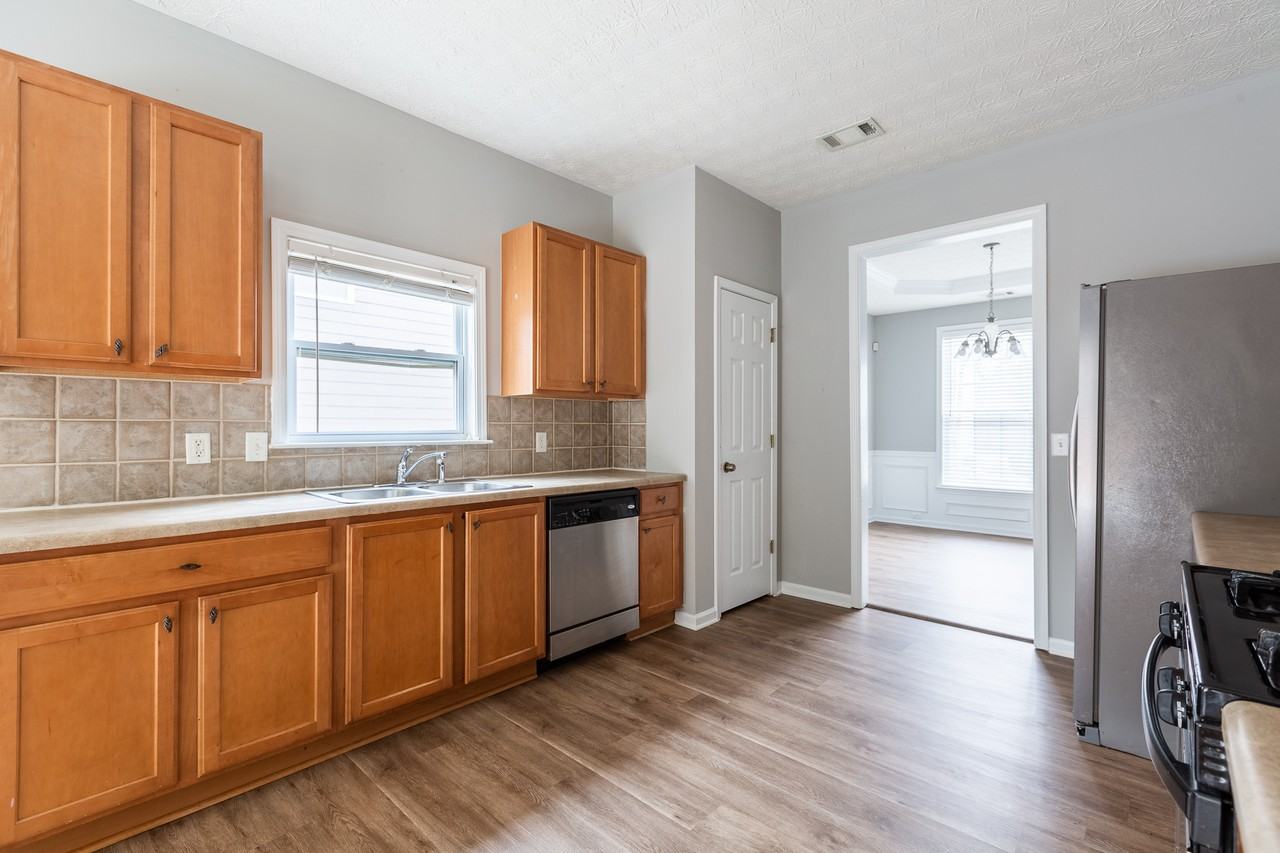 3290 Cooper Woods Dr - Photo 4 of 23