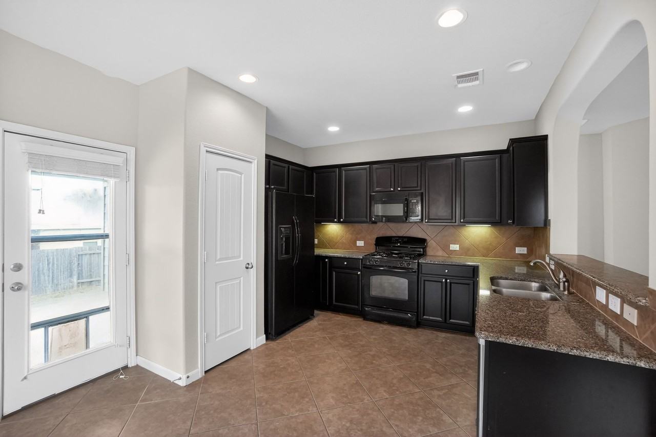 1313 April Meadows Loop - Photo 5 of 21