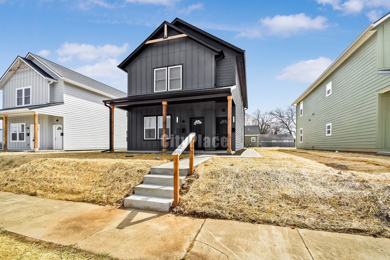 1133 W 21st St - Photo 4 of 18