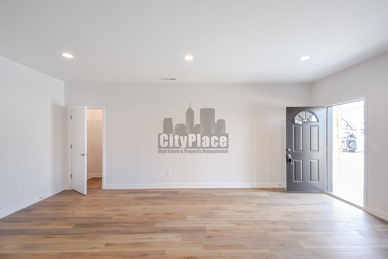 1133 W 21st St - Photo 7 of 18