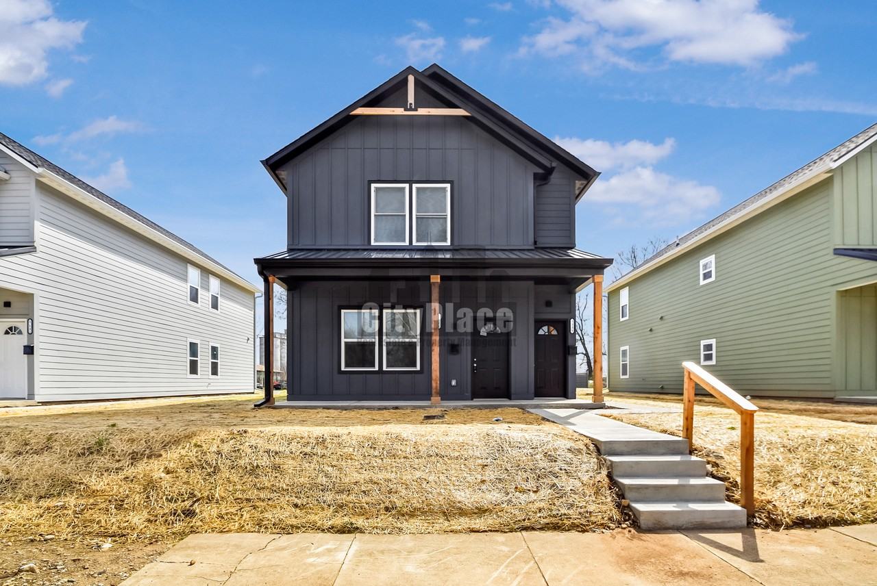 1135 W 21st St - Photo 4 of 19