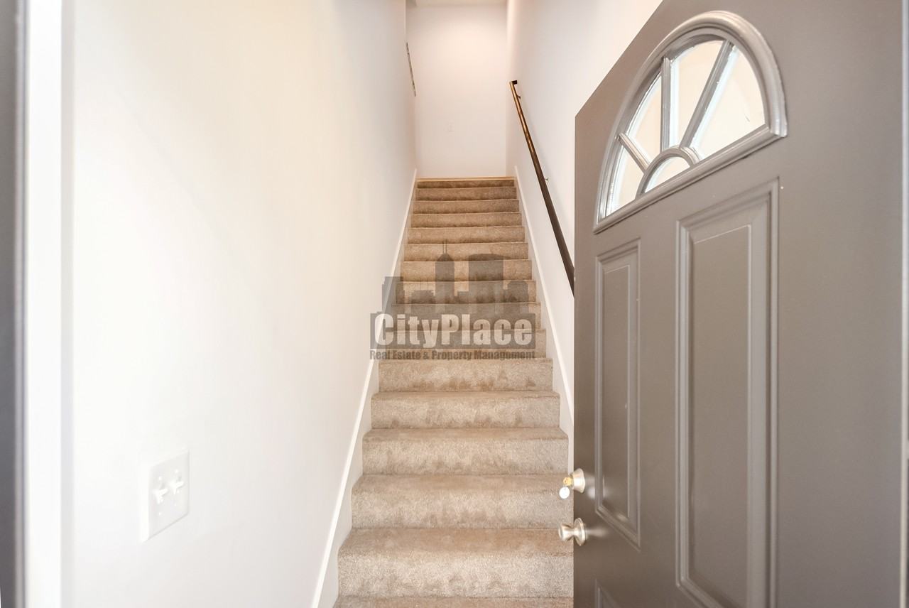 1135 W 21st St - Photo 6 of 19