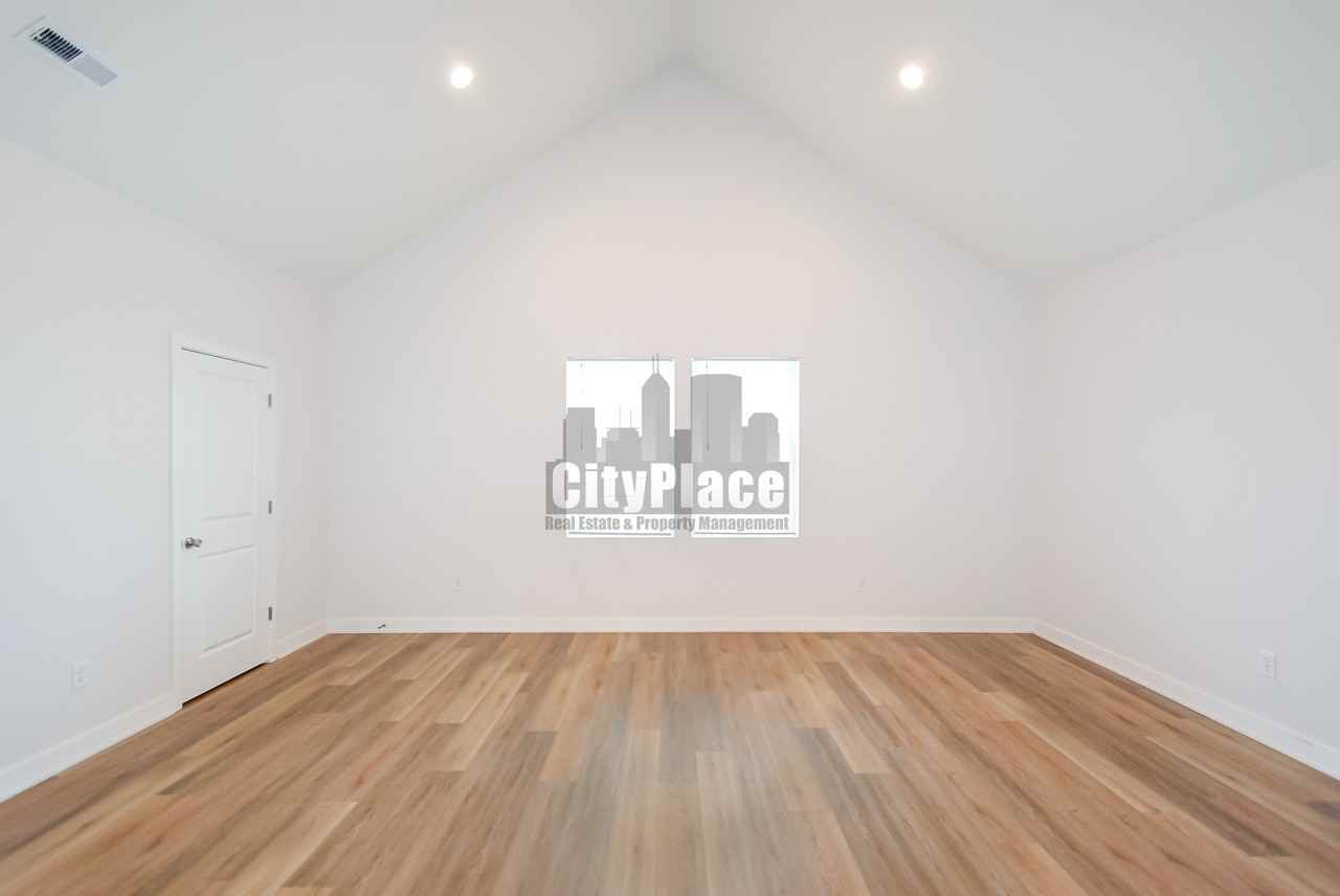 1135 W 21st St - Photo 7 of 19