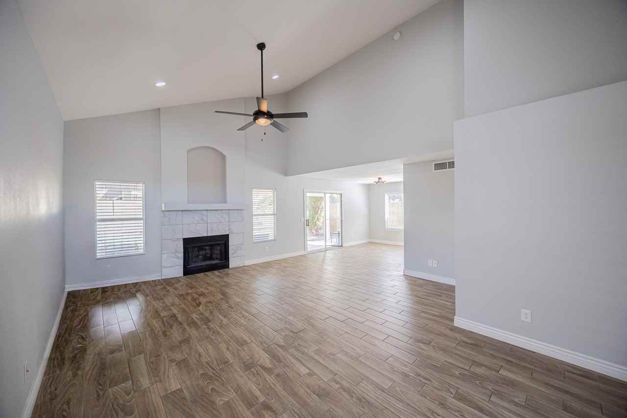 7542 W Cinnabar Ave - Photo 5 of 26