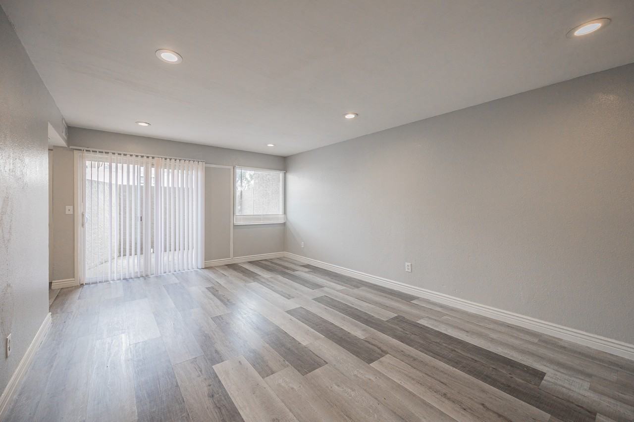 2674 N 43rd Ave #C - Photo 7 of 17