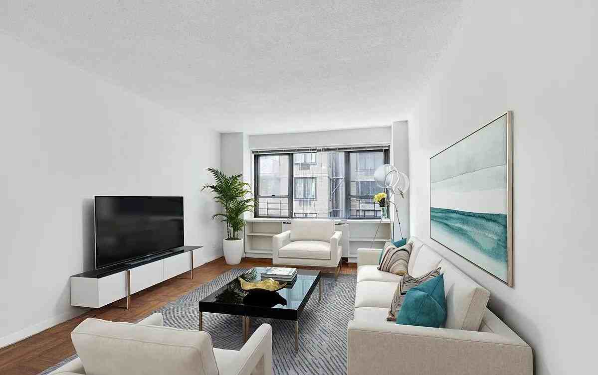 210 E 47th St #7J - Photo 2 of 11