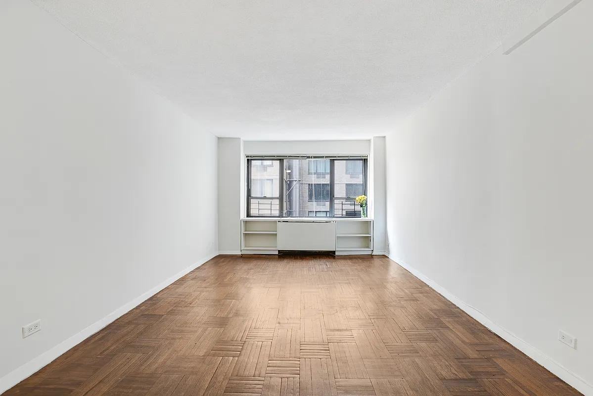 210 E 47th St #7J - Photo 5 of 11