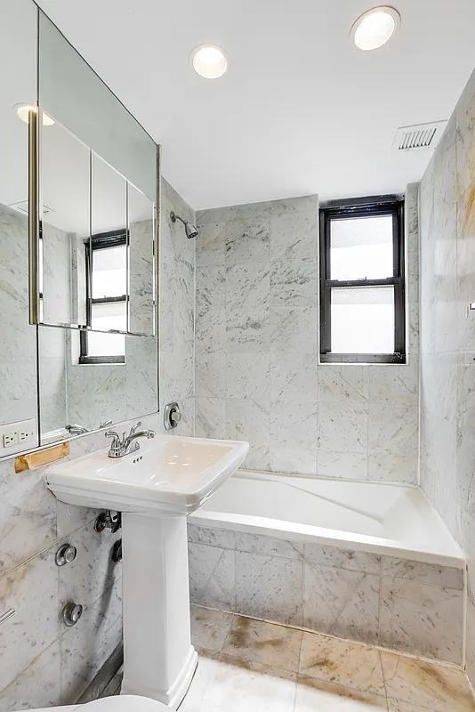 184 Frost St #2A - Photo 2 of 15