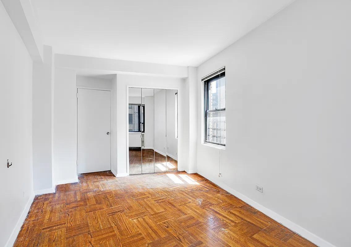 184 Frost St #2A - Photo 6 of 15