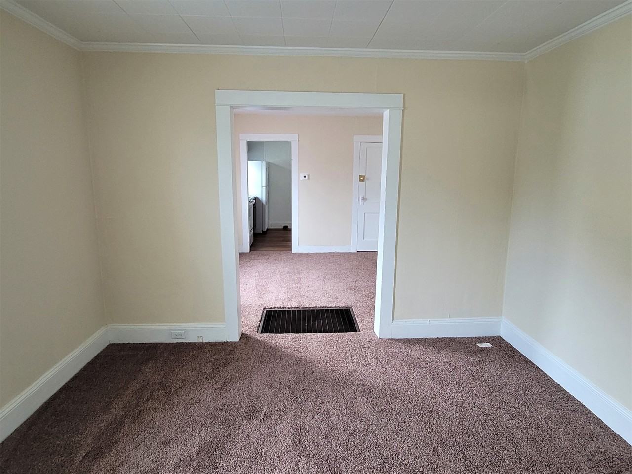 829 S Division St - Photo 2 of 13