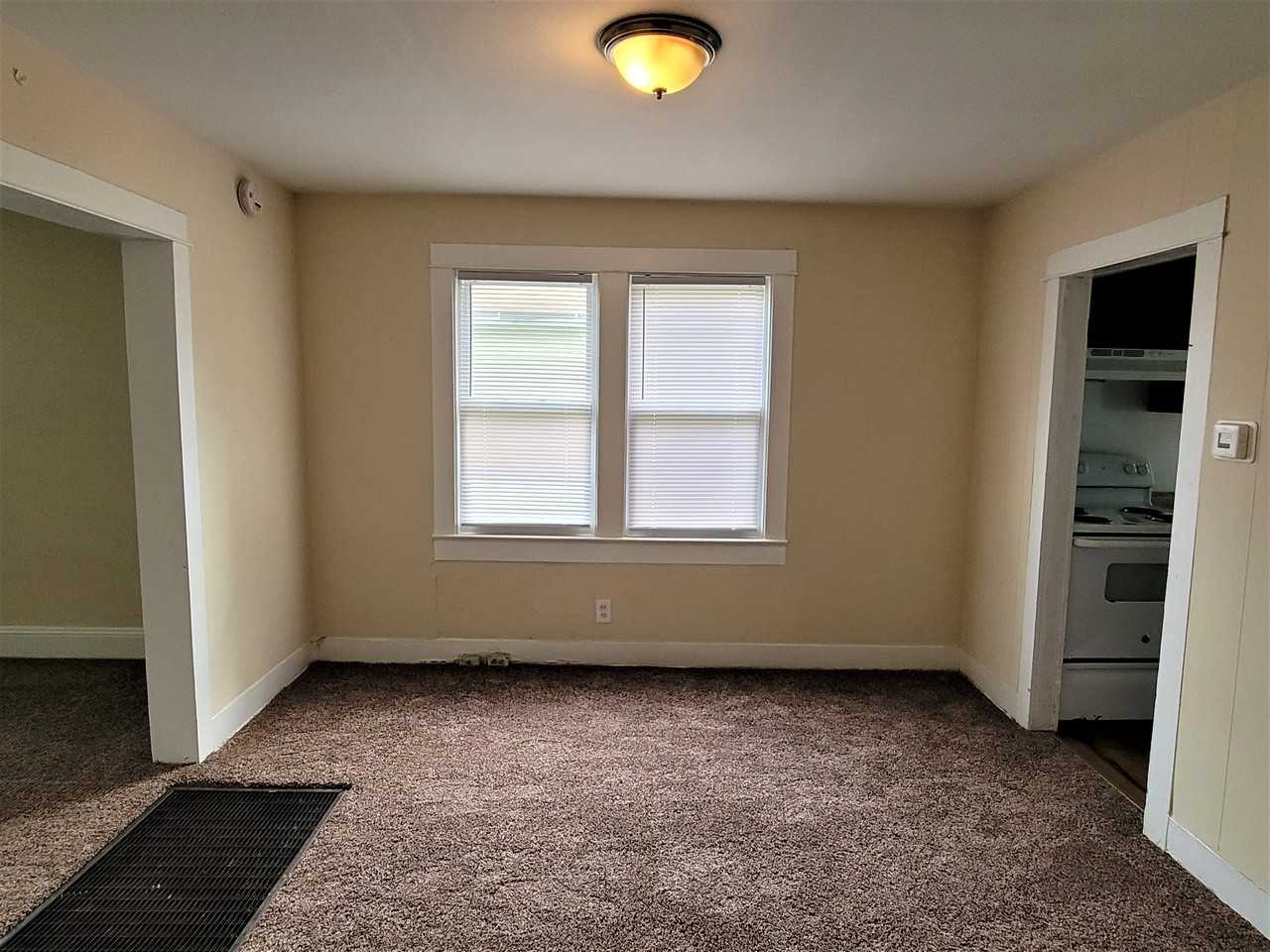 829 S Division St - Photo 4 of 13