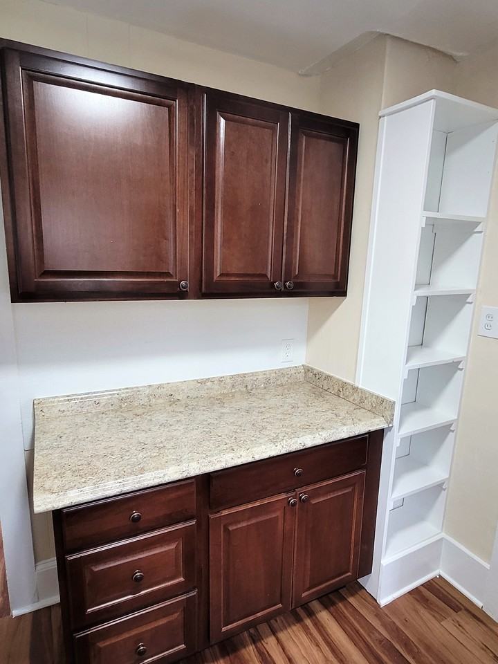 829 S Division St - Photo 7 of 13