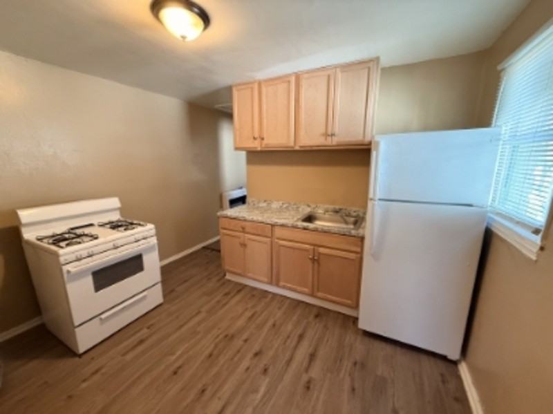 1565 Harrison St - Photo 5 of 9